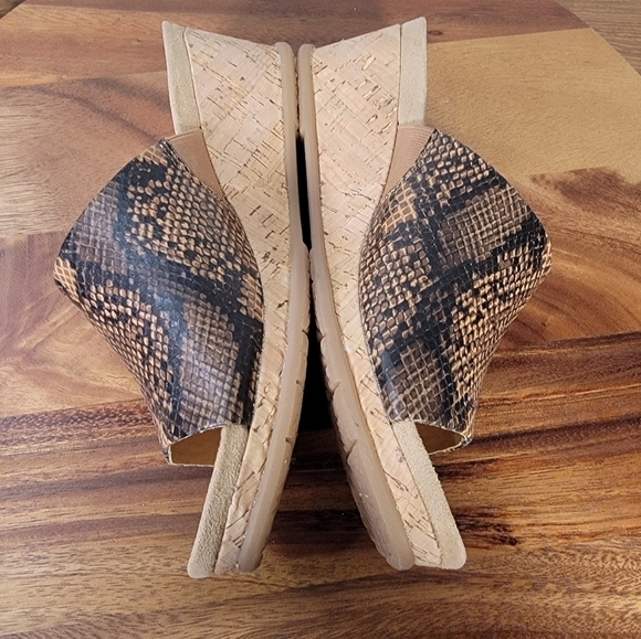Baretraps Flossey Snakeskin Print Women's Brown Wedge Slide Sandals Size 9.5 - Picture 13 of 17